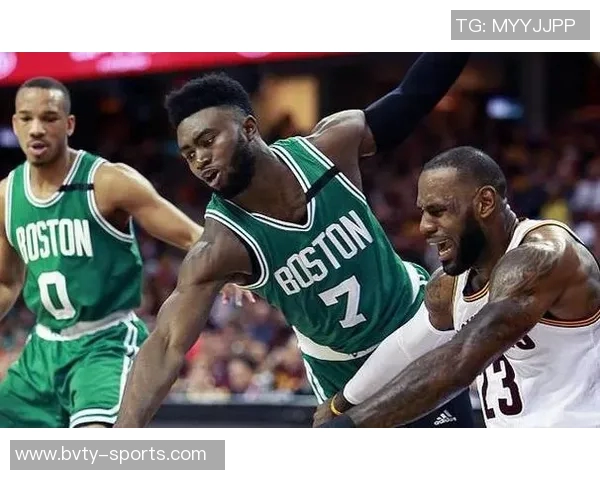 网记:泰瑞斯马丁与杰伦威尔逊争夺最后一席大名单资格 网记:泰瑞斯马丁与杰伦威尔逊争夺最后一席大名单资格