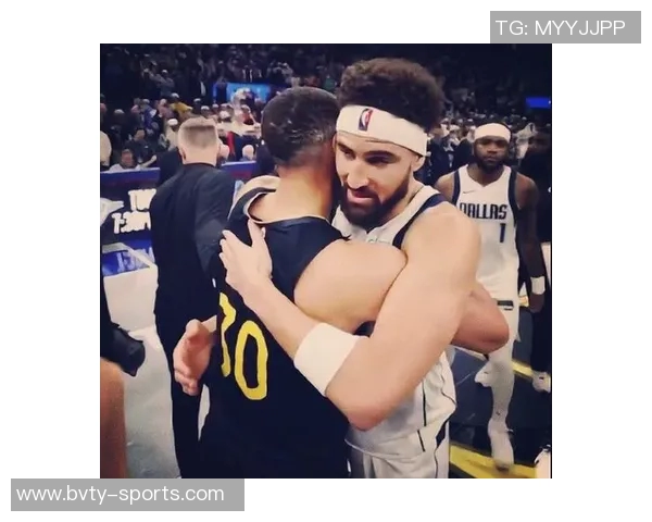 克莱重现昔日风采半场三分表现亮眼单防字母展现防守实力